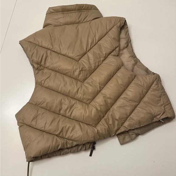 Buffbunny Puffer Vest - Picture 8 of 9